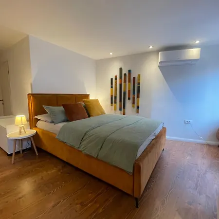 De Qua De La Apartament *